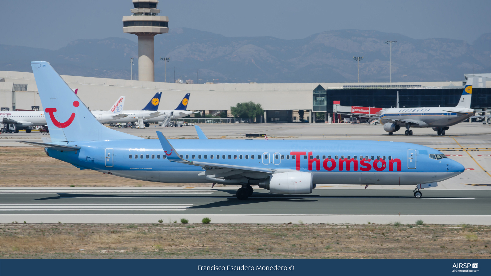 Thomson Airways  Boeing 737-800  C-FLZR