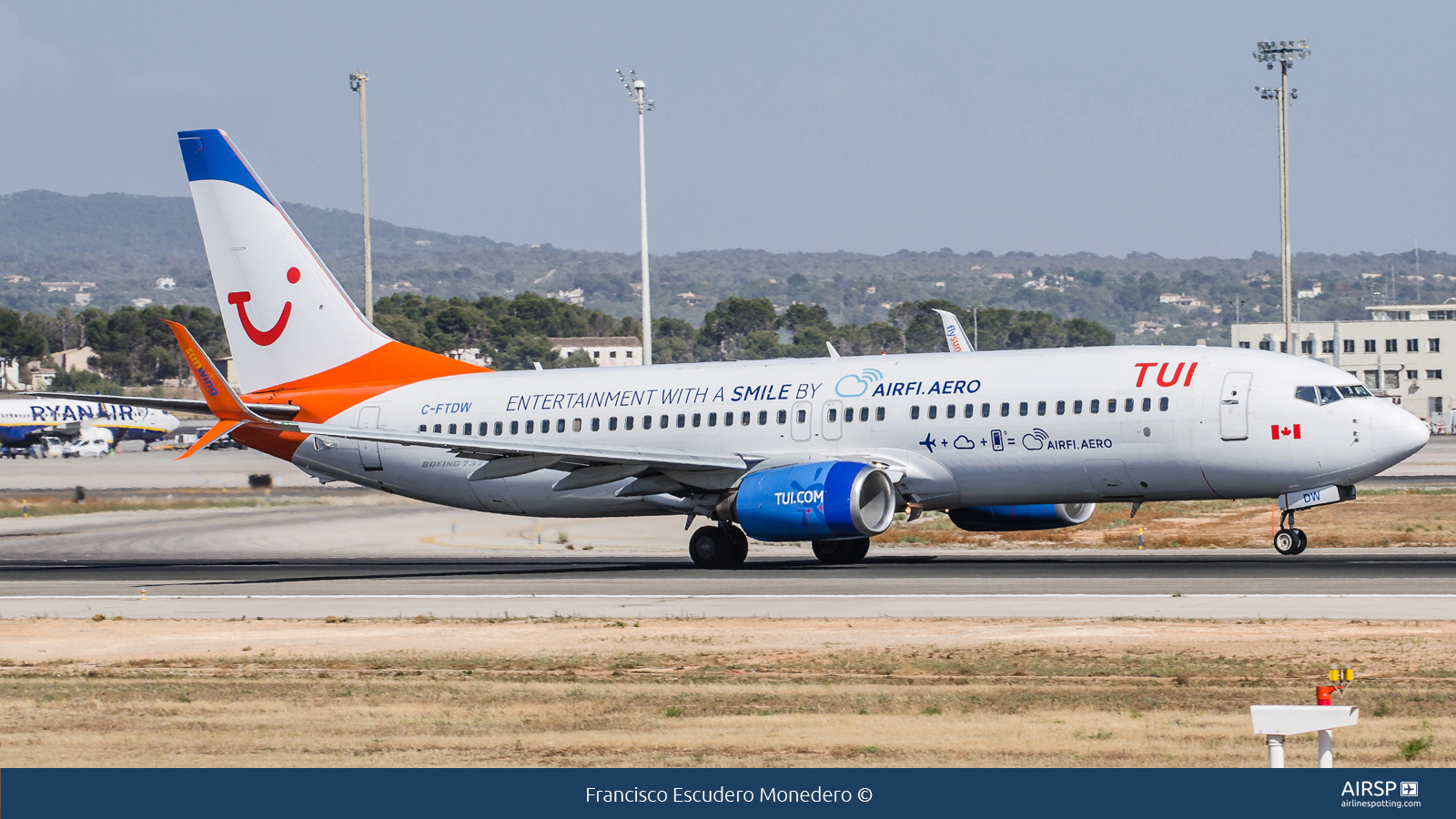 Tui Airways  Boeing 737-800  C-FTDW