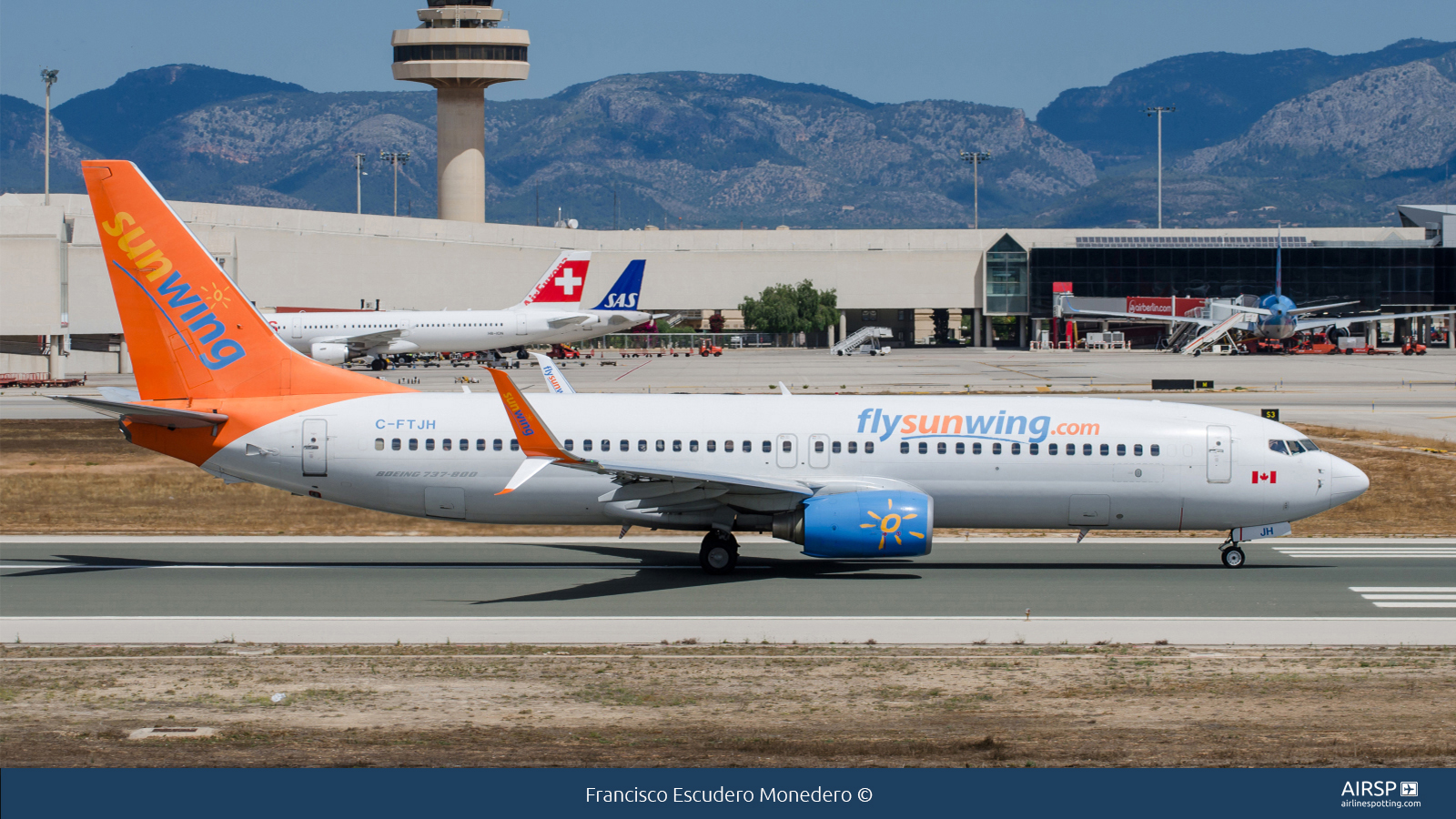 Sunwing  Boeing 737-800  C-FTJH