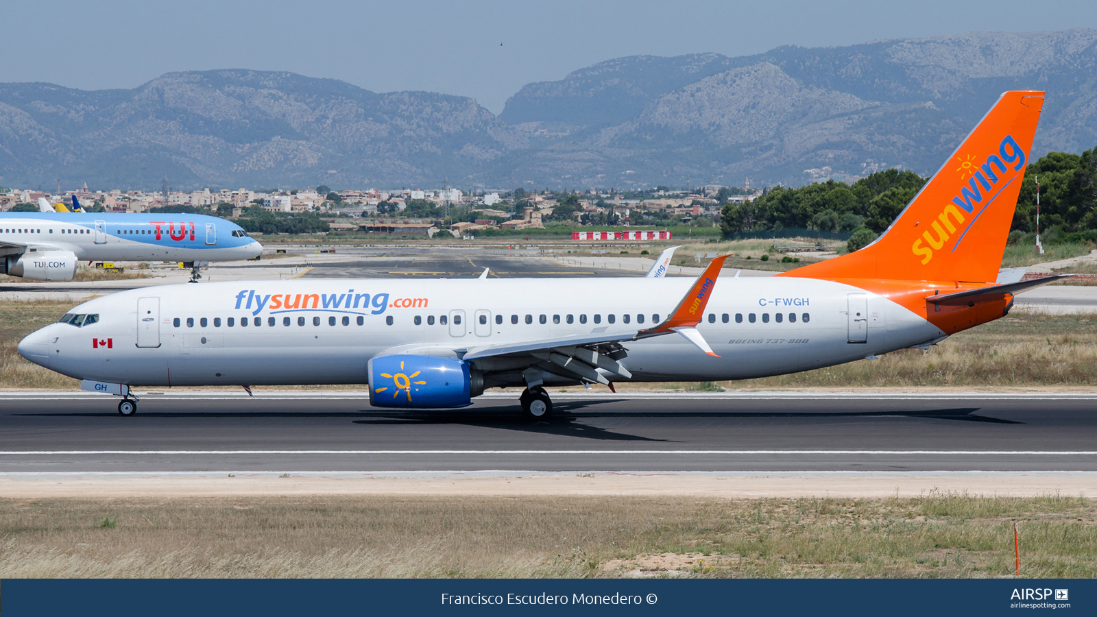 Sunwing  Boeing 737-800  C-FWGH