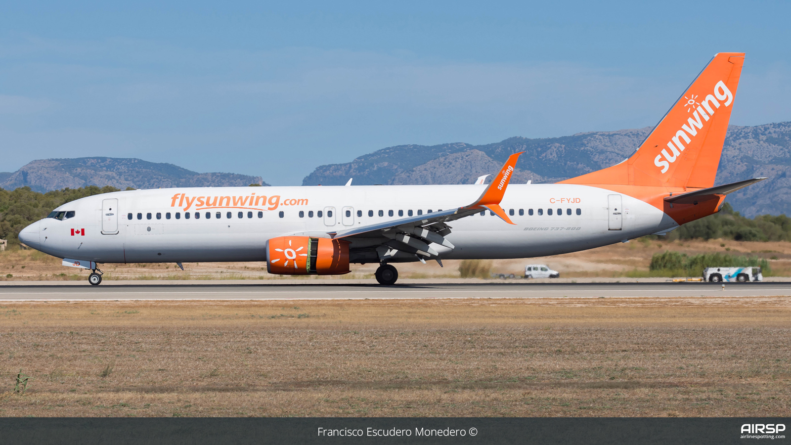 Sunwing  Boeing 737-800  C-FYJD