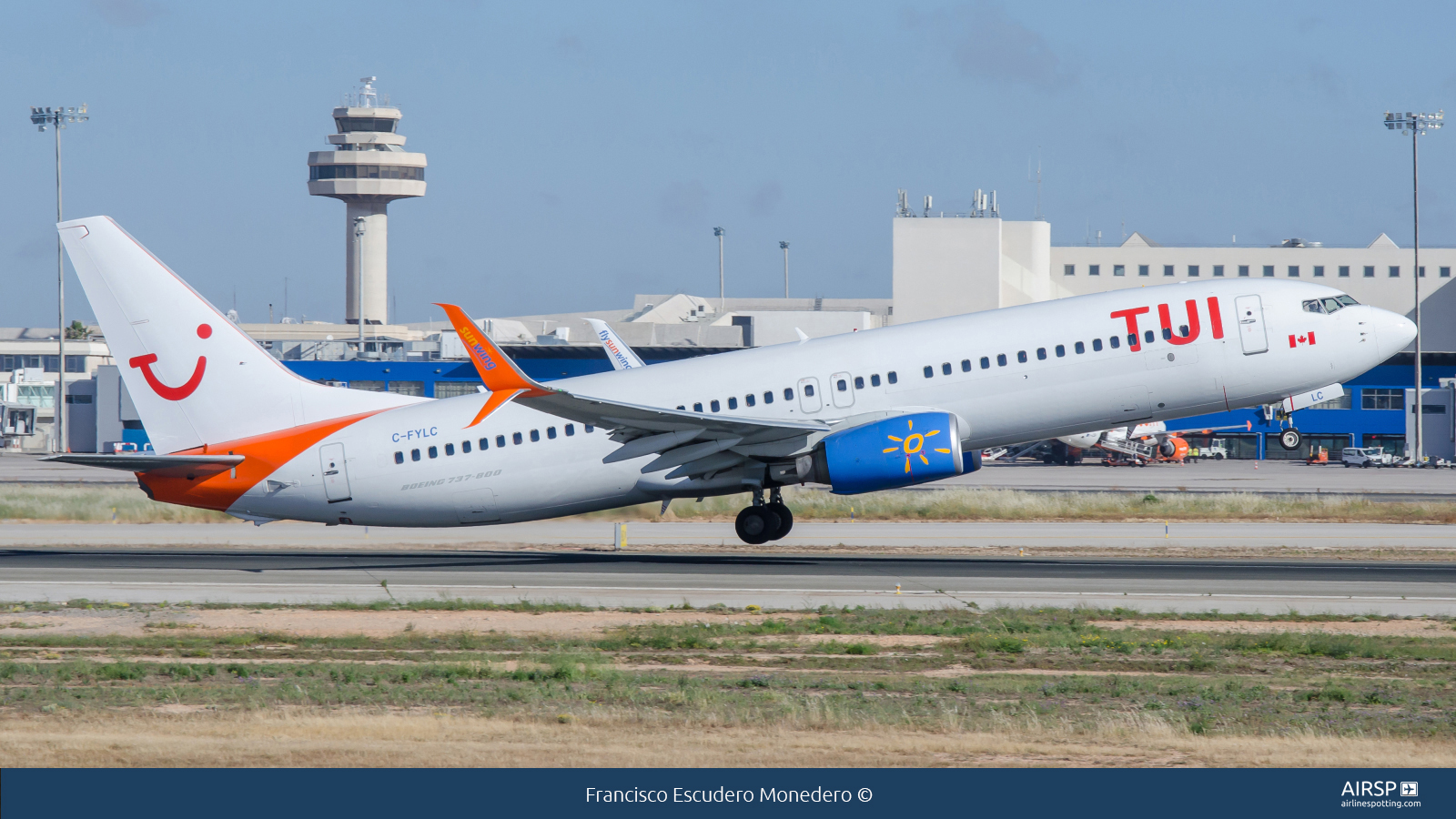 Tui Airways  Boeing 737-800  C-FYLC