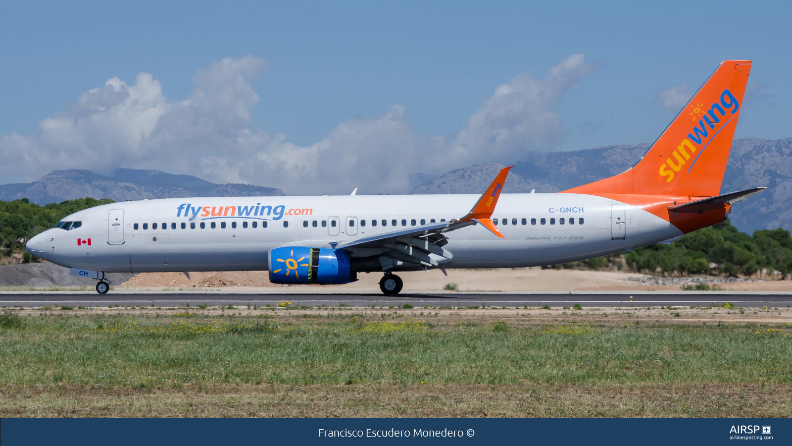 Sunwing  Boeing 737-800  C-GNCH