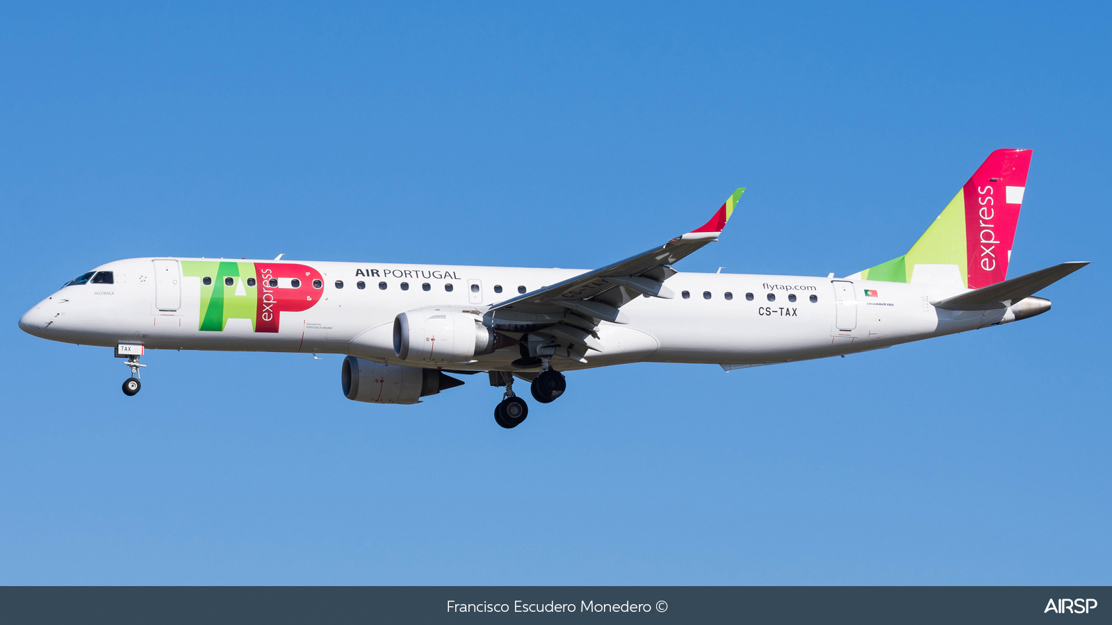 TAP Express  Embraer E195  CS-TAX