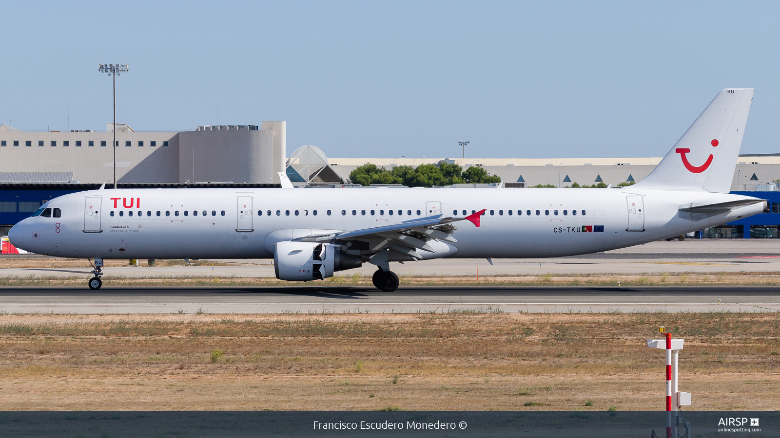 Tui Airways  Airbus A321  CS-TKU