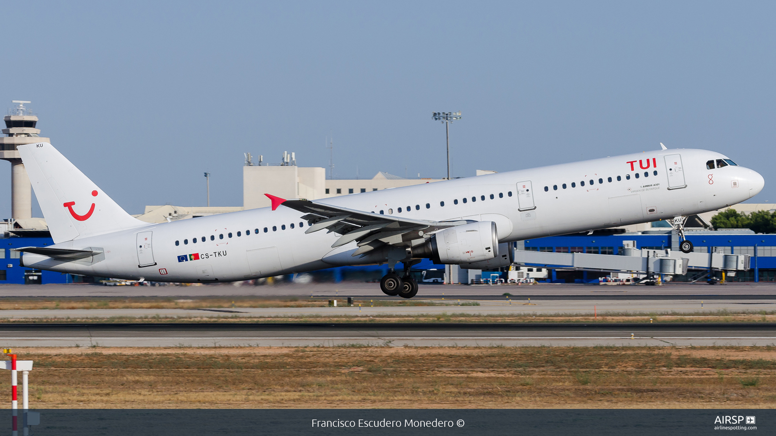 Tui Airways  Airbus A321  CS-TKU