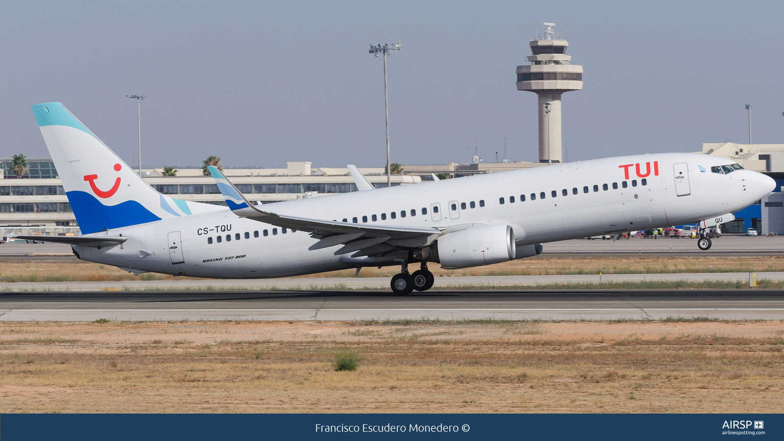 Tui Airways  Boeing 737-800  CS-TQU