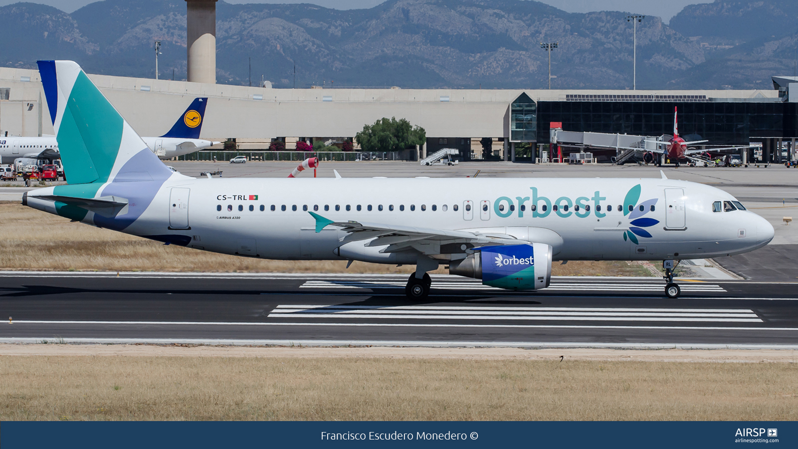 Orbest  Airbus A320  CS-TRL