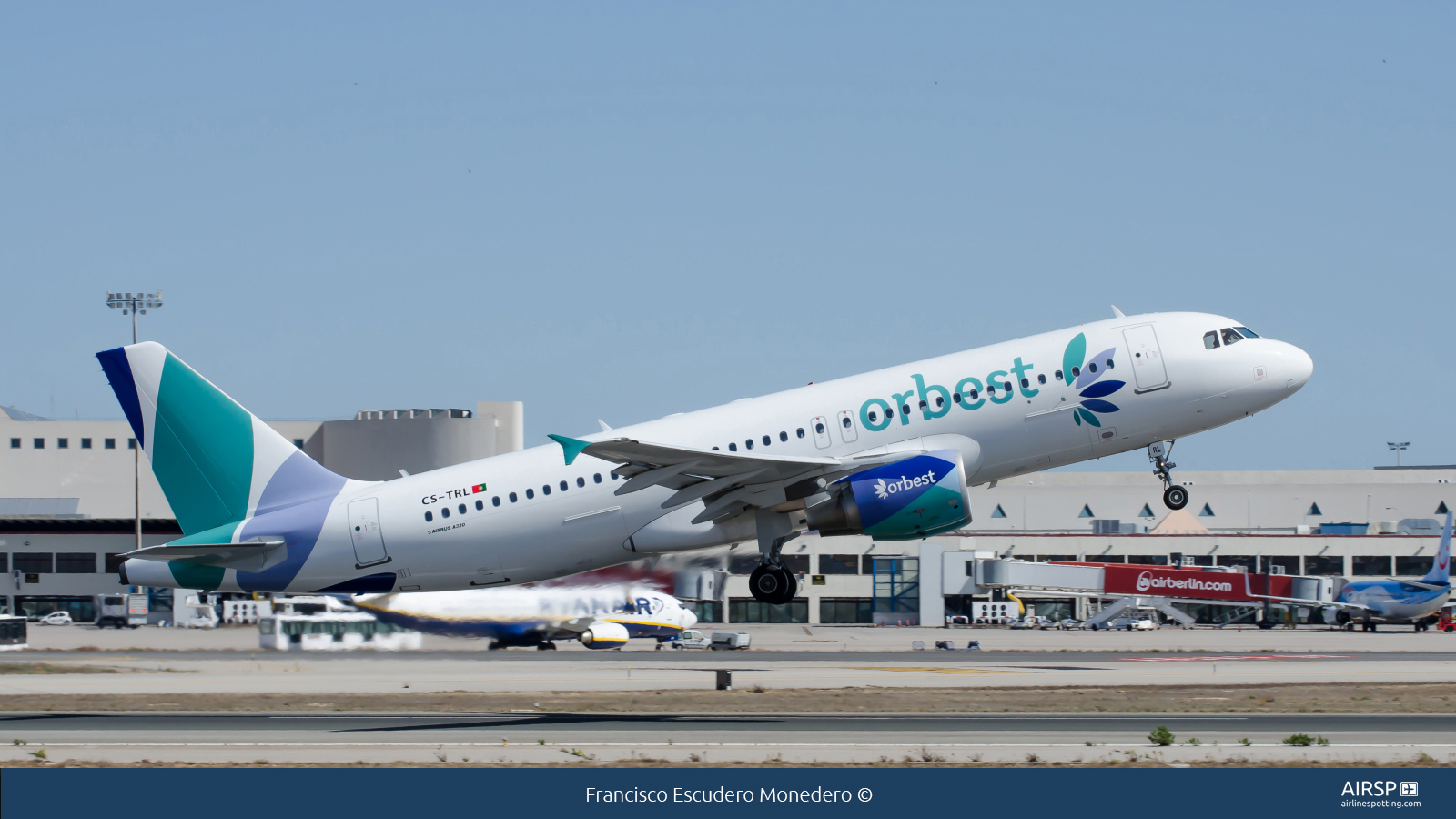 Orbest  Airbus A320  CS-TRL