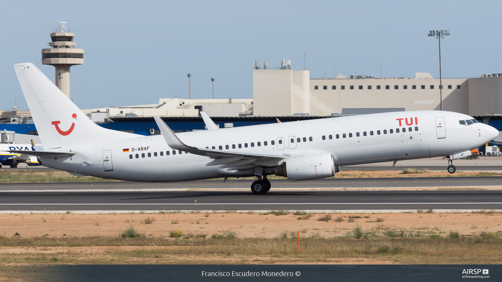 Tui Airways  Boeing 737-800  D-ABAF