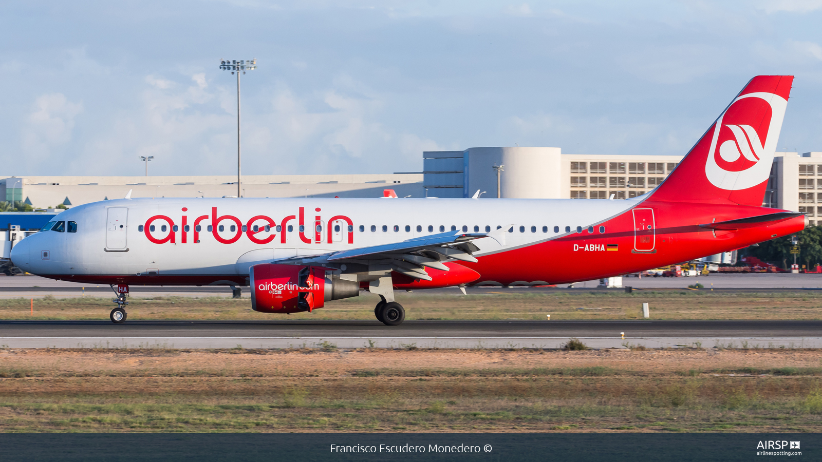 Air Berlin  Airbus A320  D-ABHA