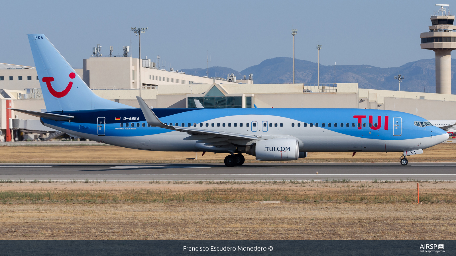 Tui Airways  Boeing 737-800  D-ABKA