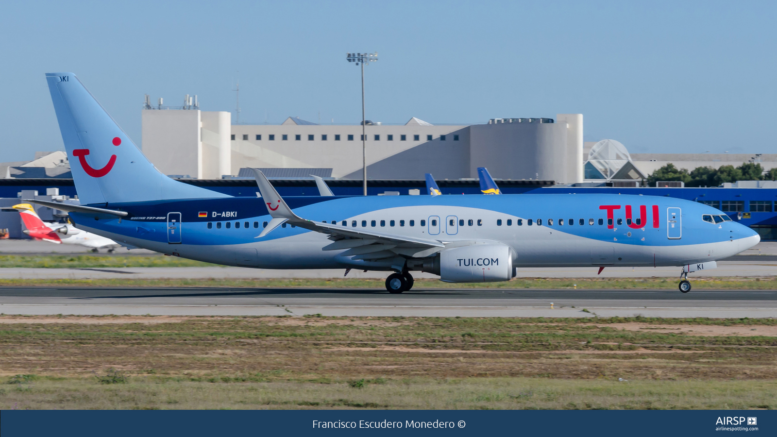 Tui Airways  Boeing 737-800  D-ABKI