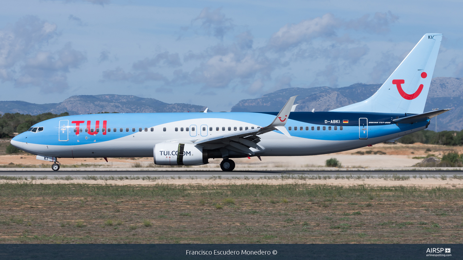 Tui Airways  Boeing 737-800  D-ABKI