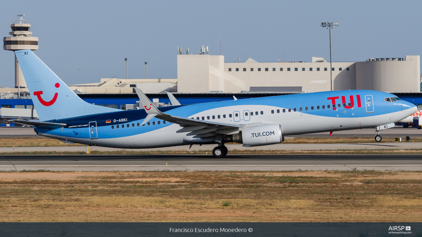 Tui Airways  Boeing 737-800  D-ABKI