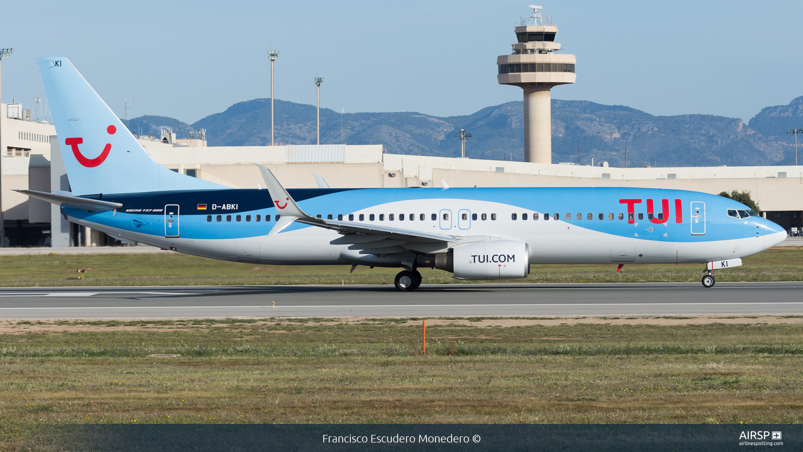 Tui Airways  Boeing 737-800  D-ABKI