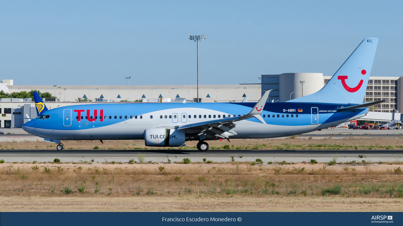 Tui Airways  Boeing 737-800  D-ABKI