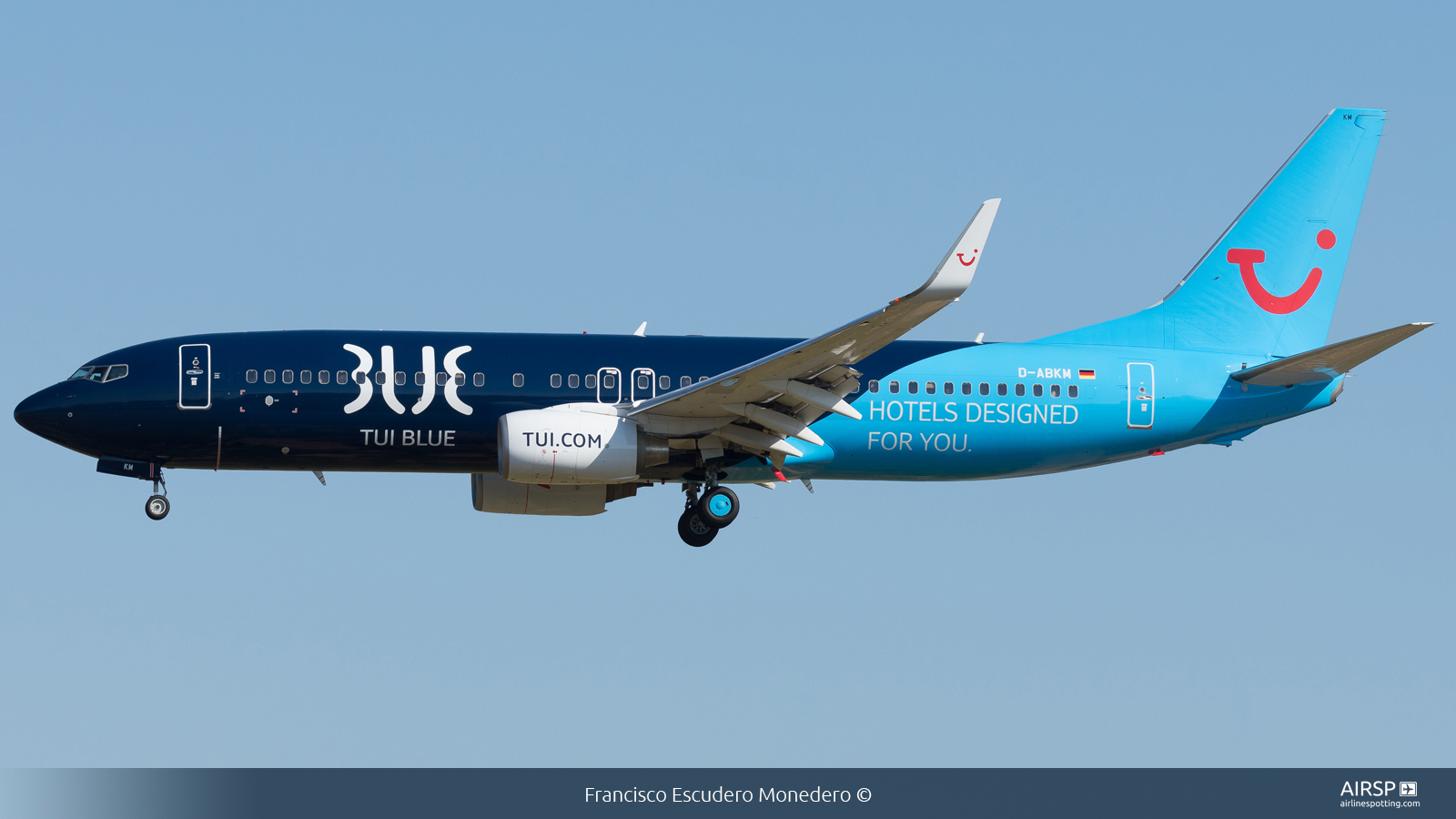 Tui Airways  Boeing 737-800  D-ABKM