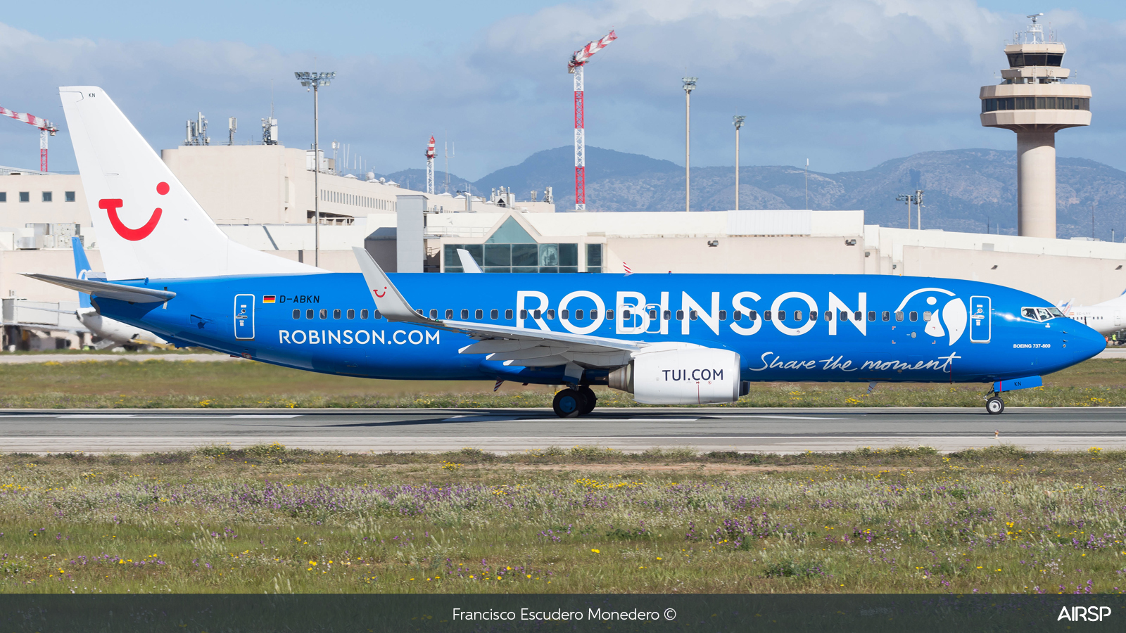 Tui Airways  Boeing 737-800  D-ABKN