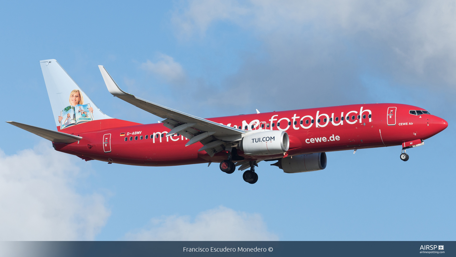 Tui Airways  Boeing 737-800  D-ABMV