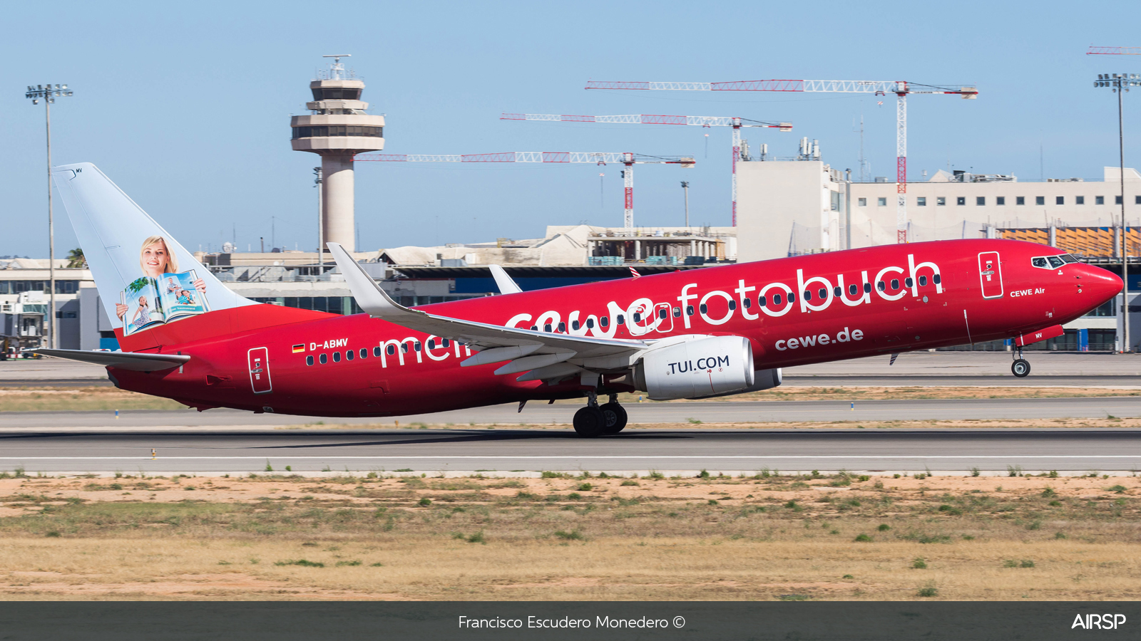 Tui Airways  Boeing 737-800  D-ABMV