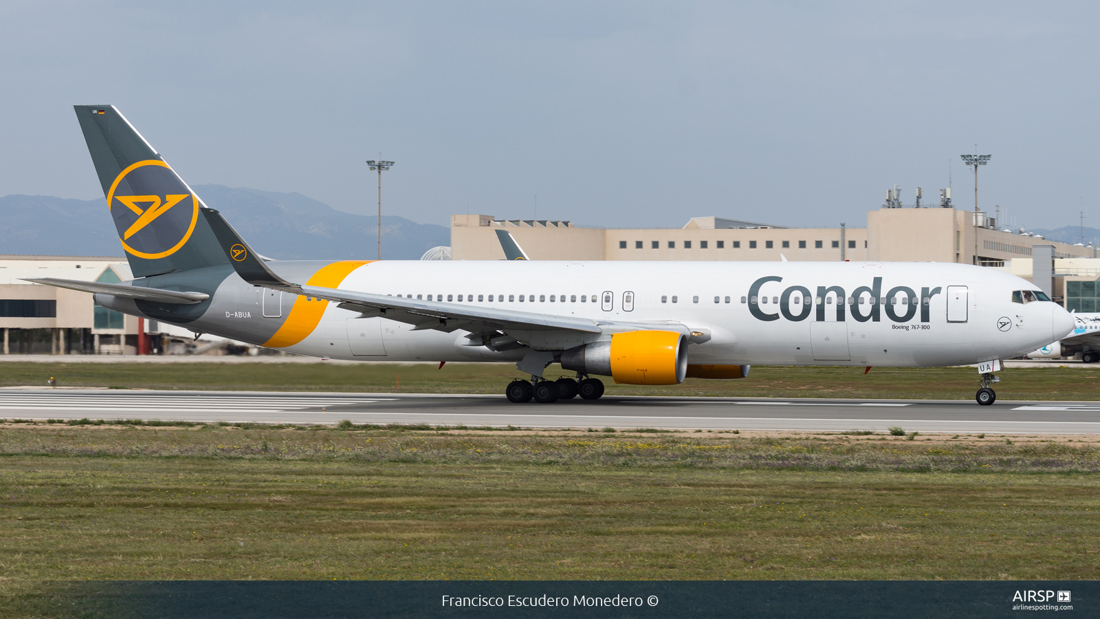Condor  Boeing 767-300  D-ABUA