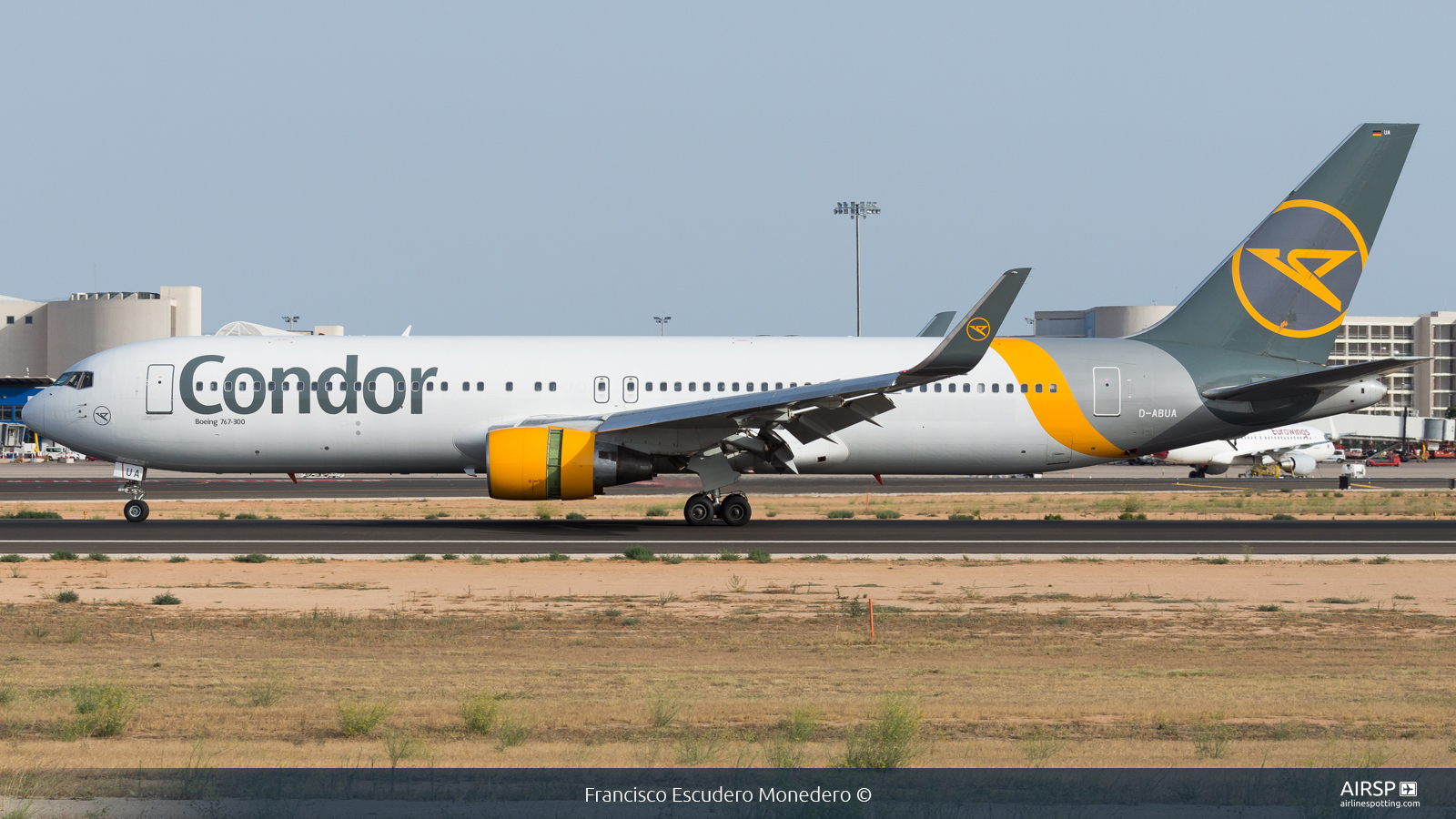 Condor  Boeing 767-300  D-ABUA