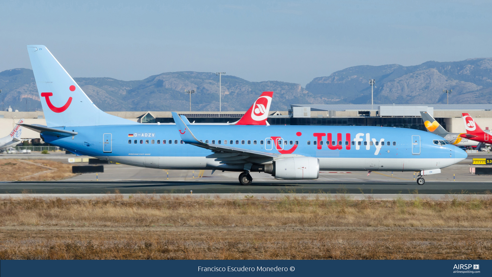 Tui Fly  Boeing 737-800  D-ADZV