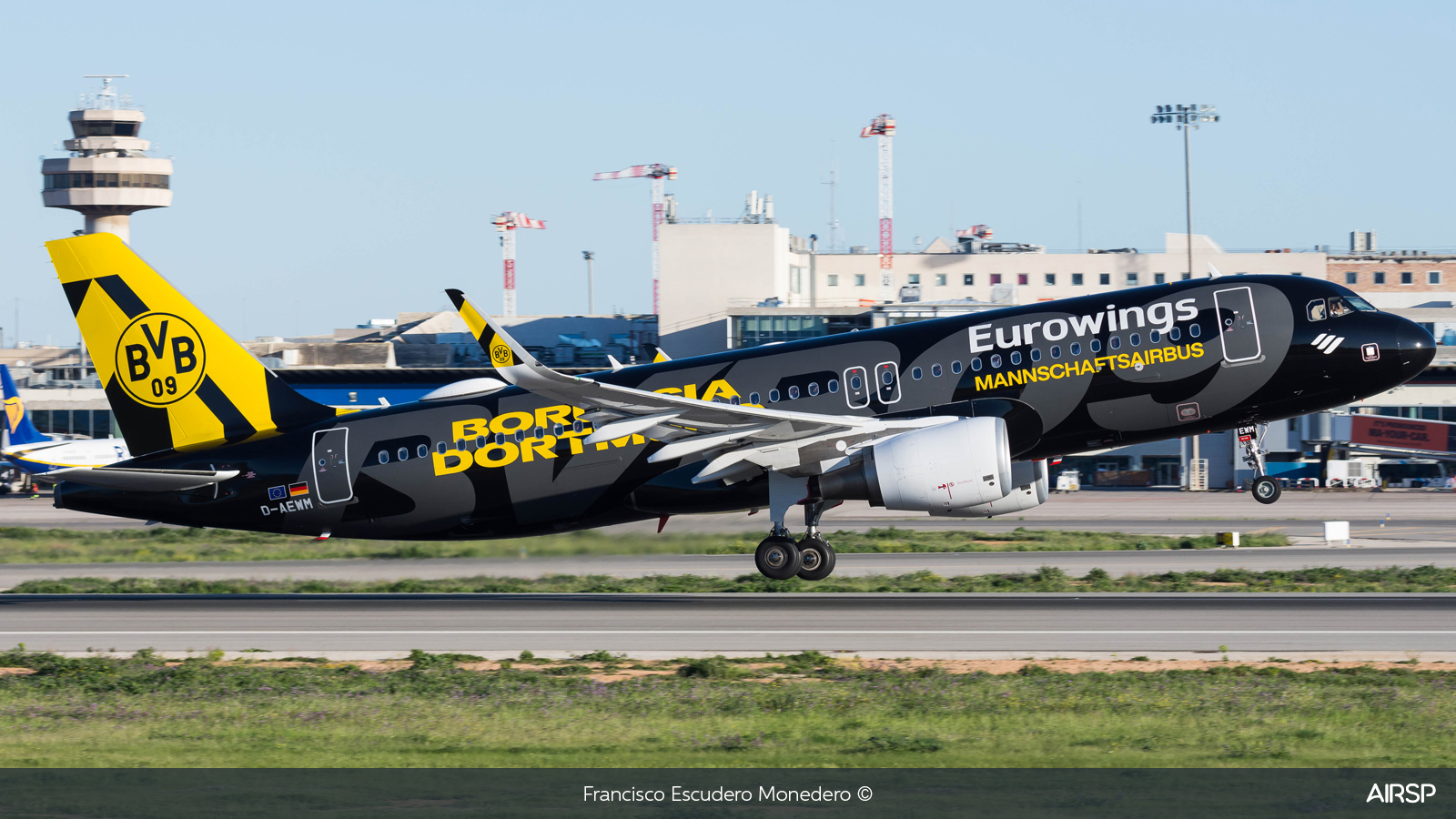 Eurowings  Airbus A320  D-AEWM
