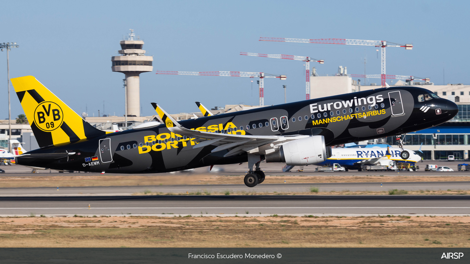 Eurowings  Airbus A320  D-AEWM