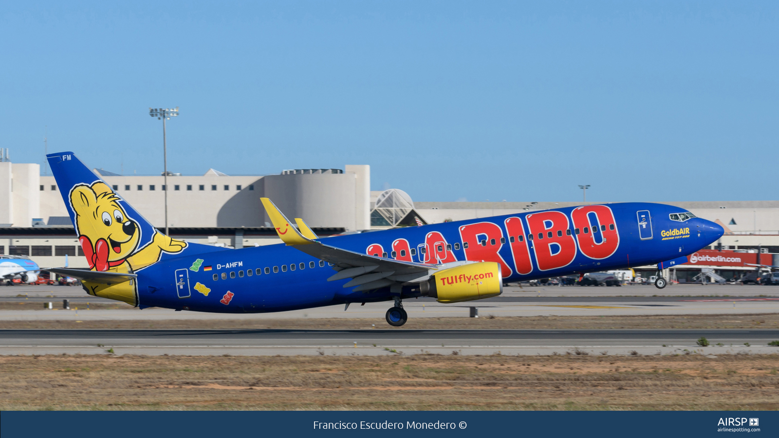 Tui Fly  Boeing 737-800  D-AHFM