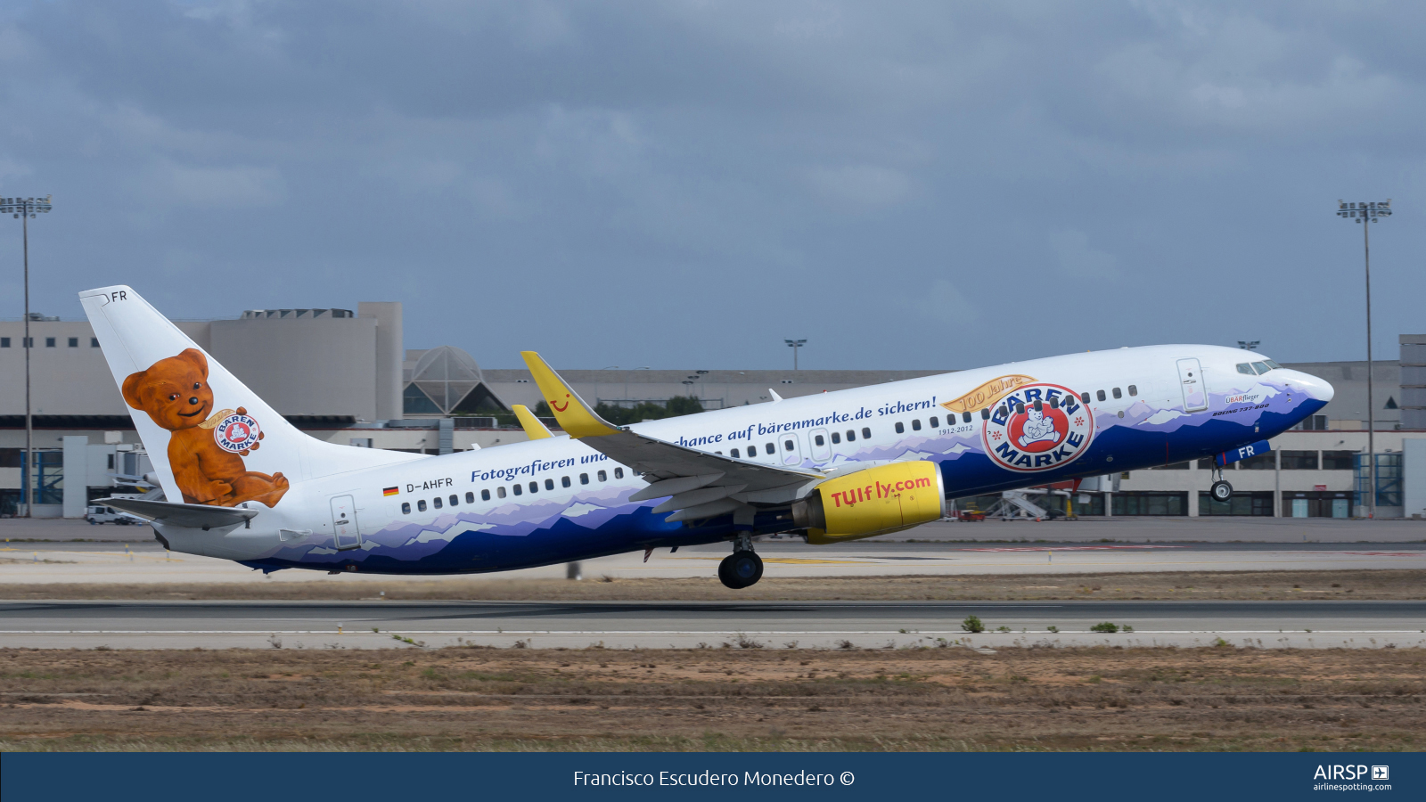 Tui Fly  Boeing 737-800  D-AHFR