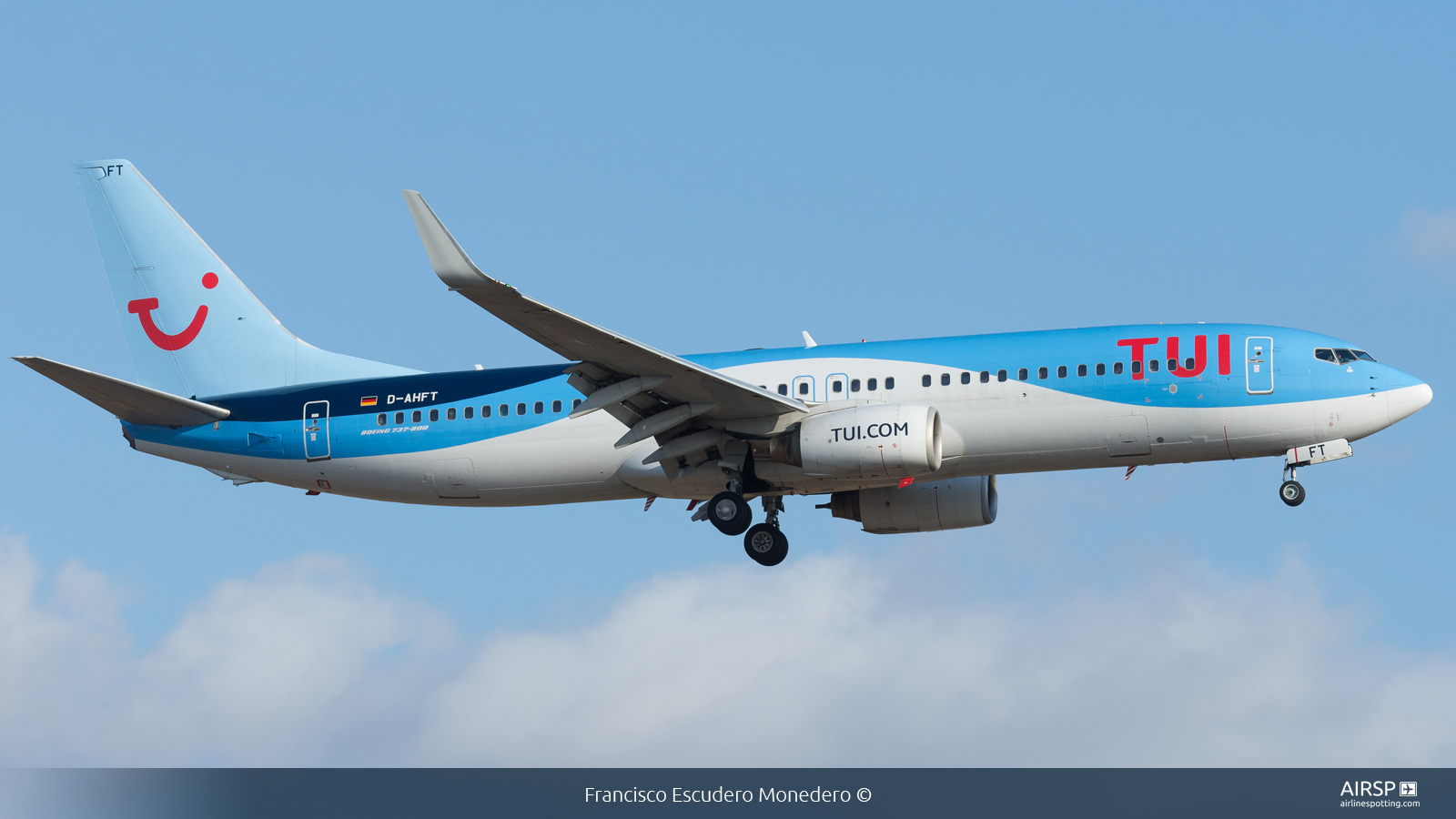 Tui Airways  Boeing 737-800  D-AHFT