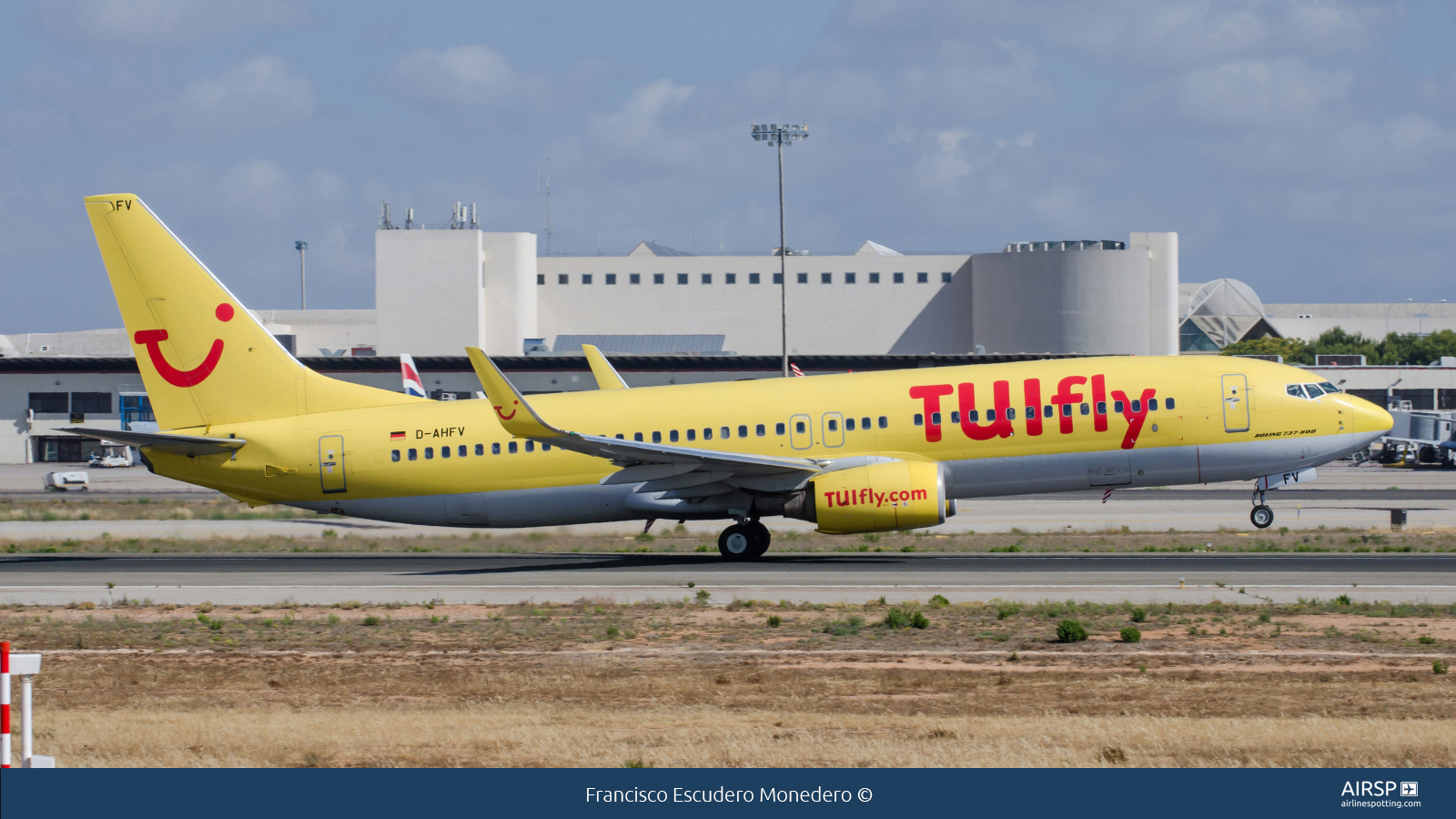 Tui Fly  Boeing 737-800  D-AHFV