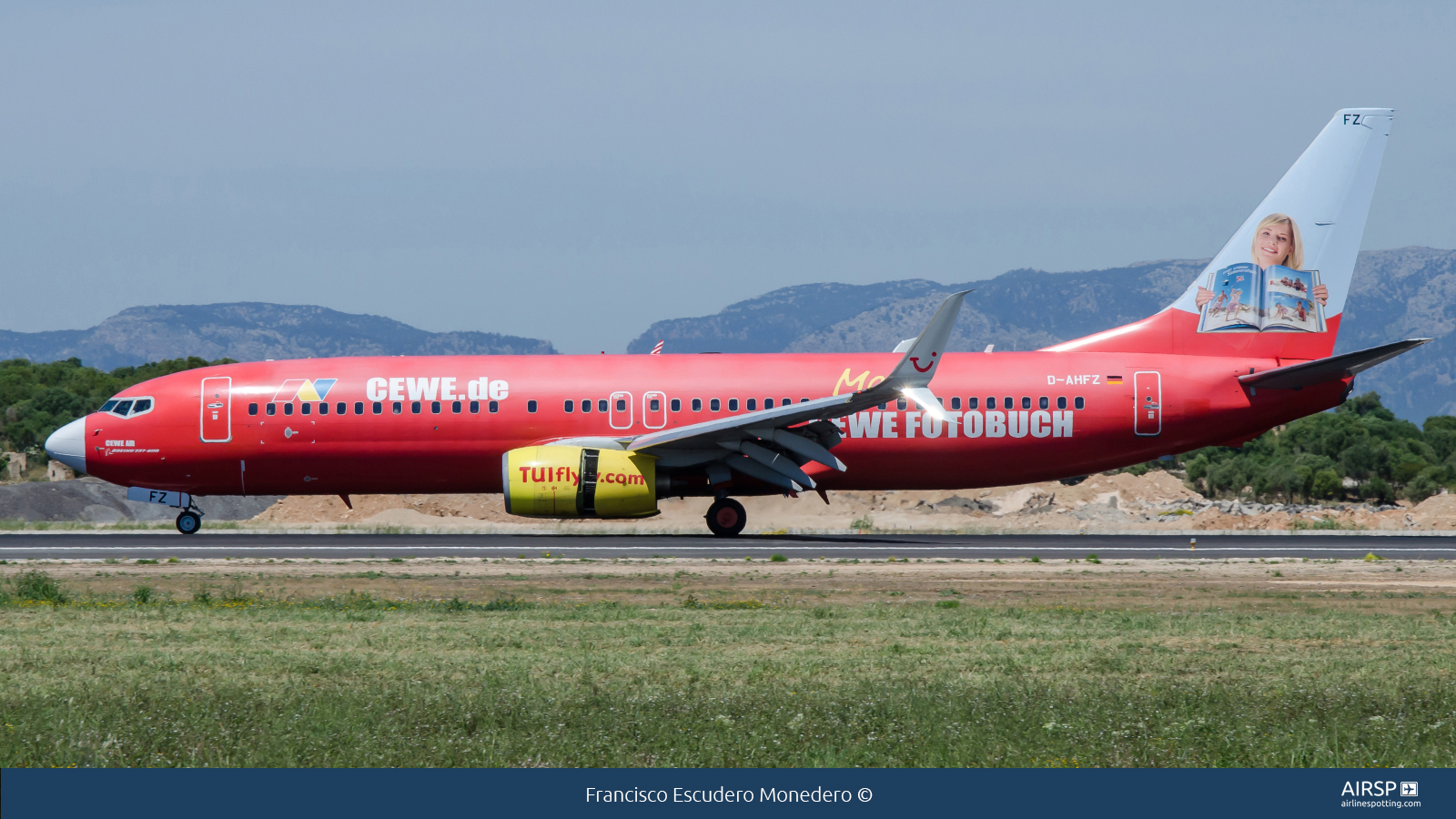 Tui Fly  Boeing 737-800  D-AHFZ