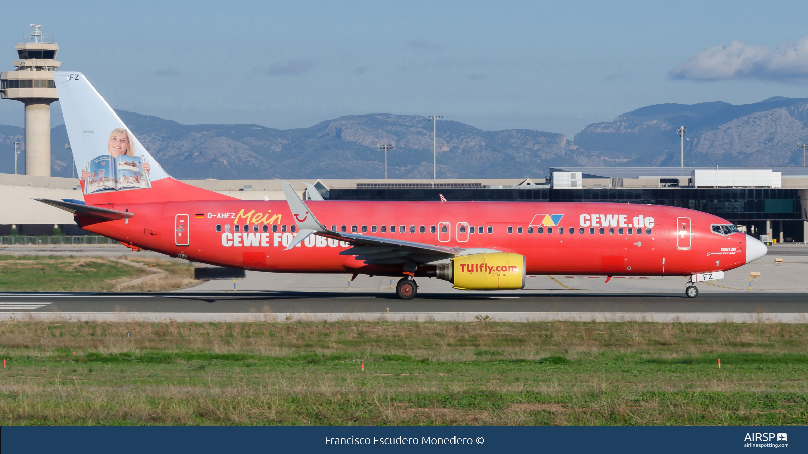 Tui Fly  Boeing 737-800  D-AHFZ