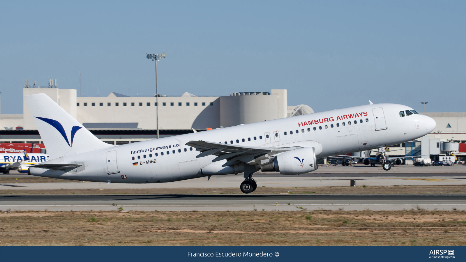 Hamburg Airways  Airbus A320  D-AHHD