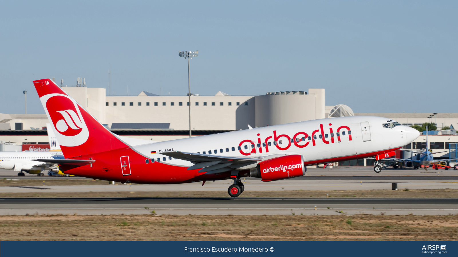 Air Berlin  Boeing 737-700  D-AHIA
