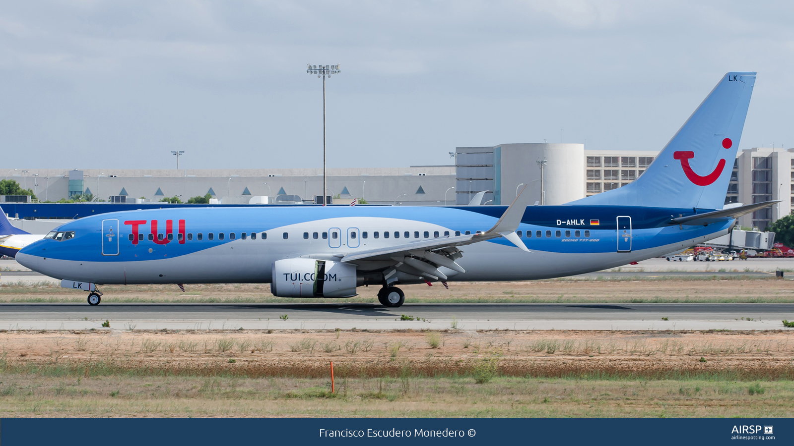 Tui Airways  Boeing 737-800  D-AHLK