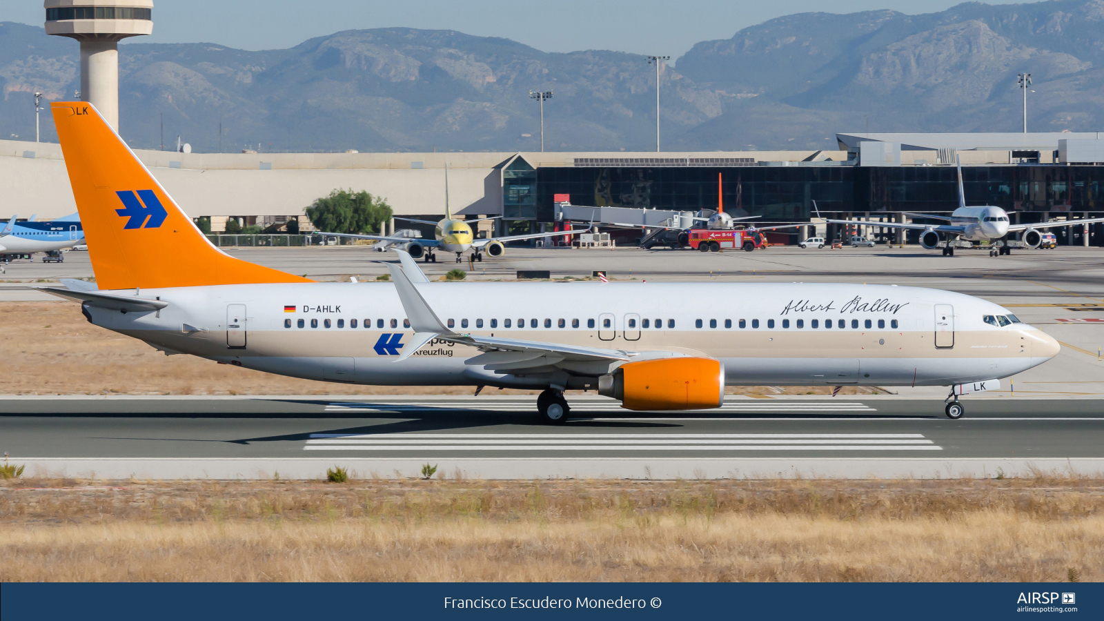 Tui Fly  Boeing 737-800  D-AHLK