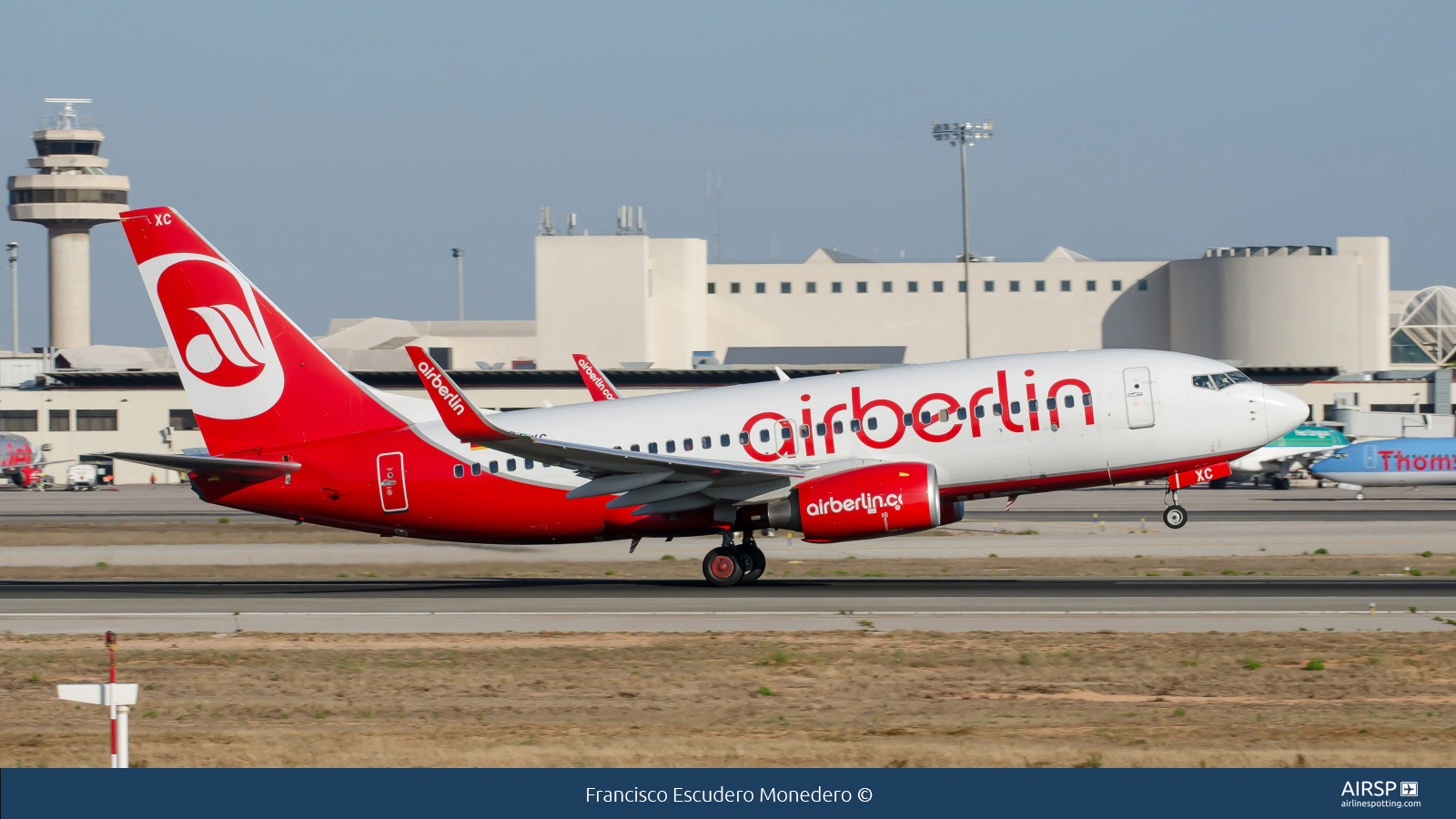 Air Berlin  Boeing 737-700  D-AHXC