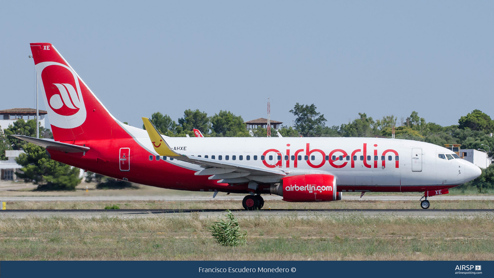 Air Berlin  Boeing 737-700  D-AHXE