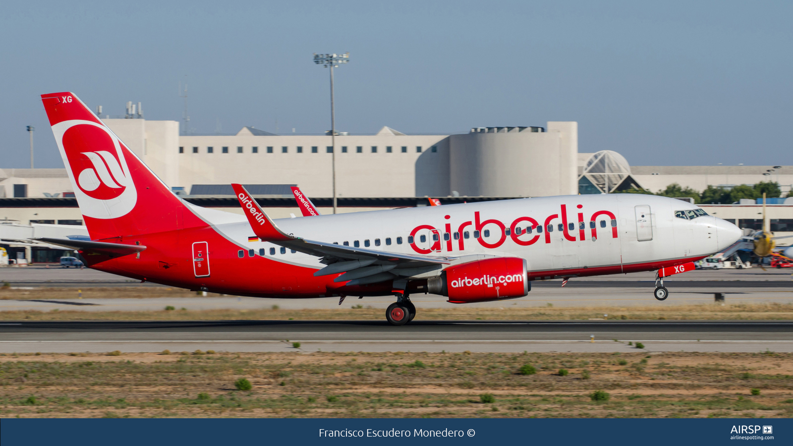 Air Berlin  Boeing 737-700  D-AHXG