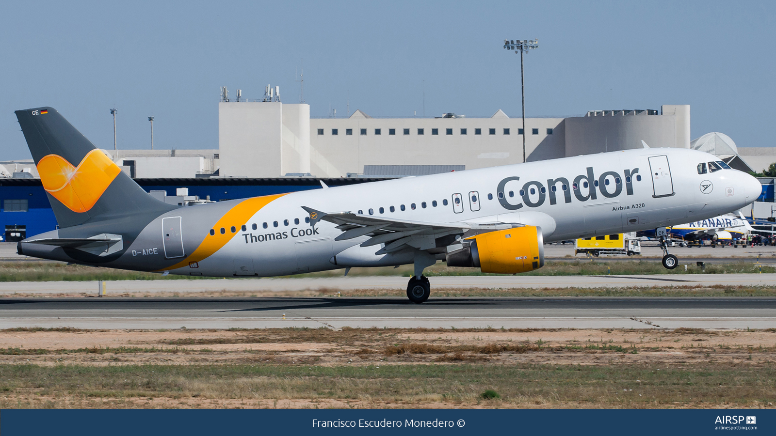 Condor  Airbus A320  D-AICE