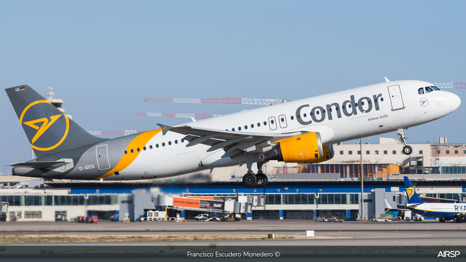 Condor  Airbus A320  D-AICG