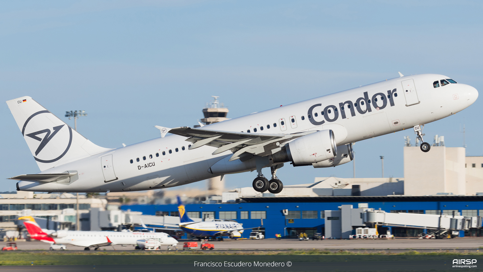 Condor  Airbus A320  D-AICU