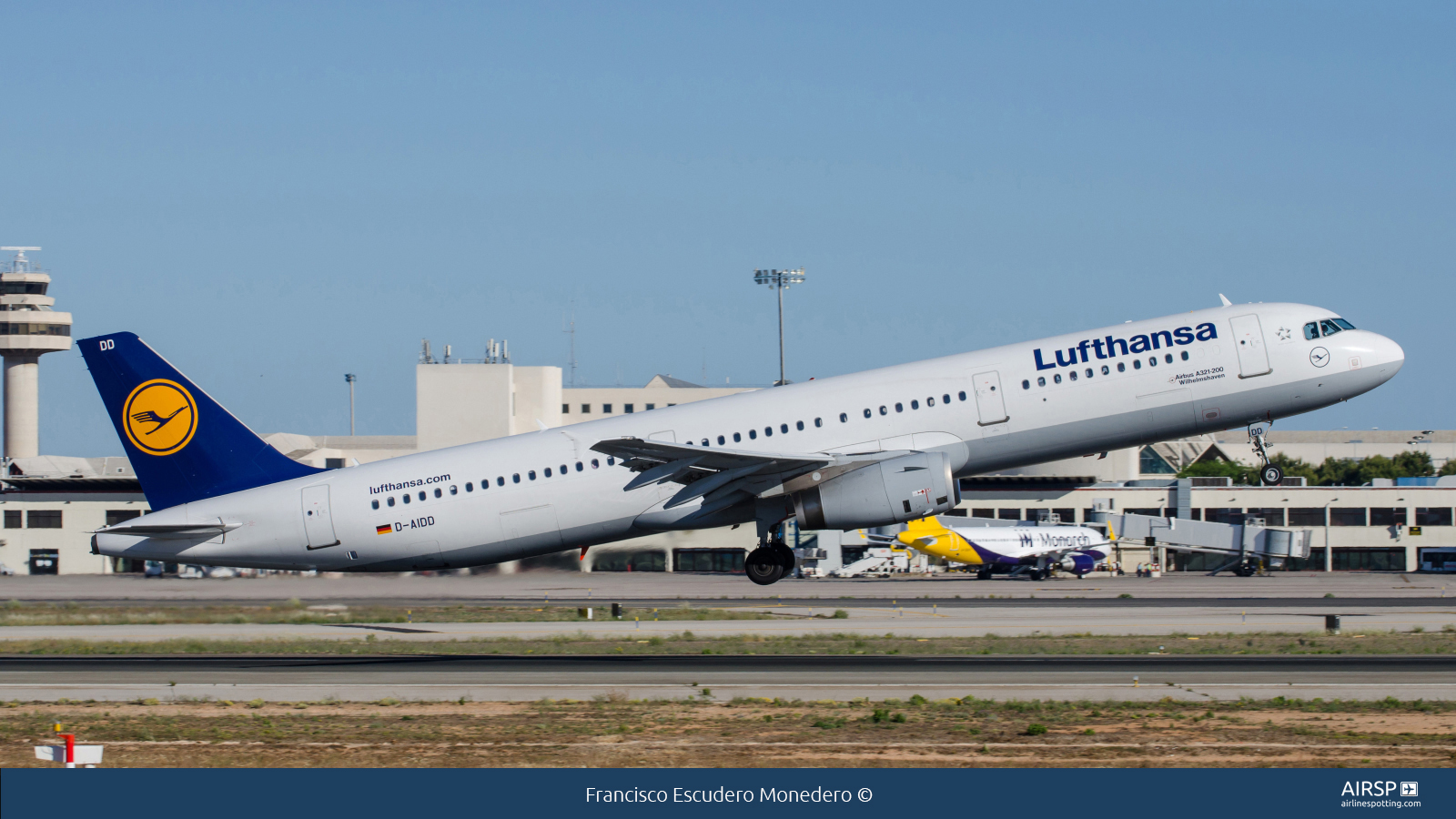 Lufthansa  Airbus A321  D-AIDD