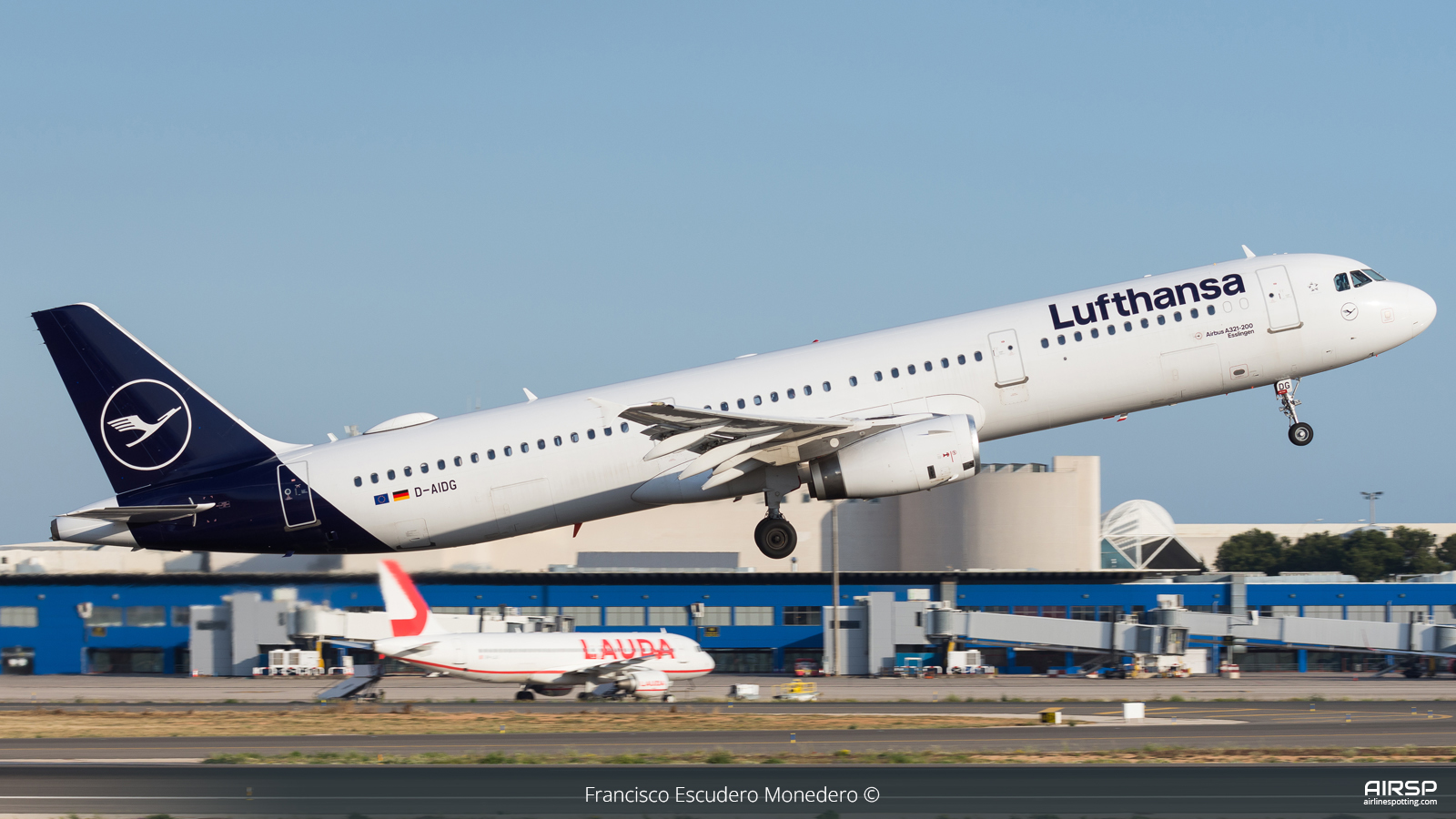 Lufthansa  Airbus A321  D-AIDG