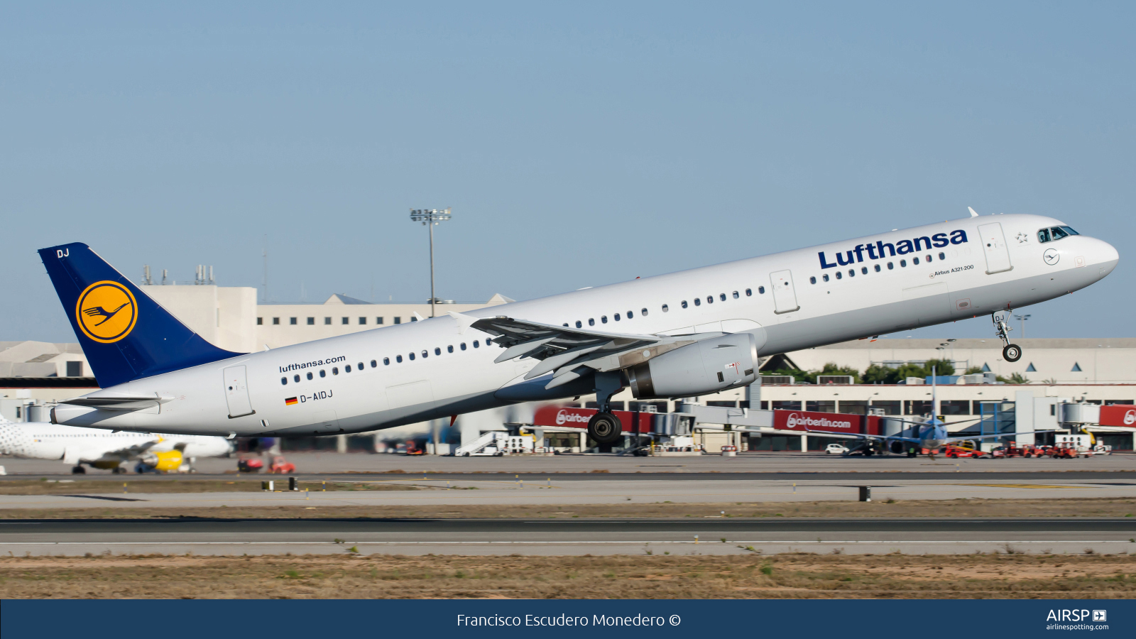 Lufthansa  Airbus A321  D-AIDJ