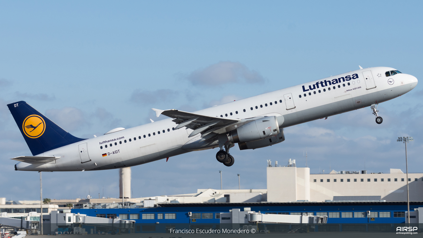 Lufthansa  Airbus A321  D-AIDT